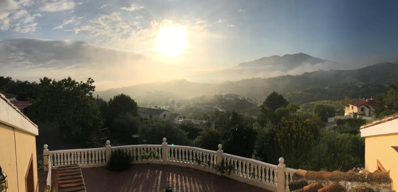 Studio Views Apartment, Cortijo Fruitful Hills Малага Экстерьер фото